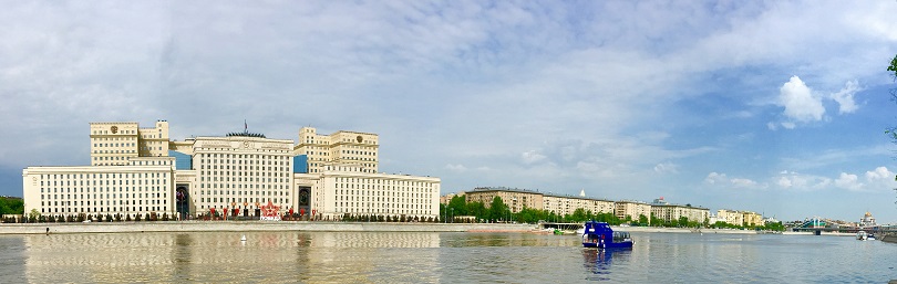 Парк Горького 2019 г. Вид на Москву реку.